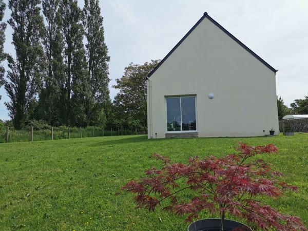 Maison contemporaine à Lanvallay