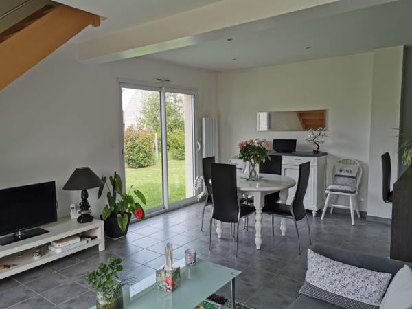 Maison contemporaine à Lanvallay