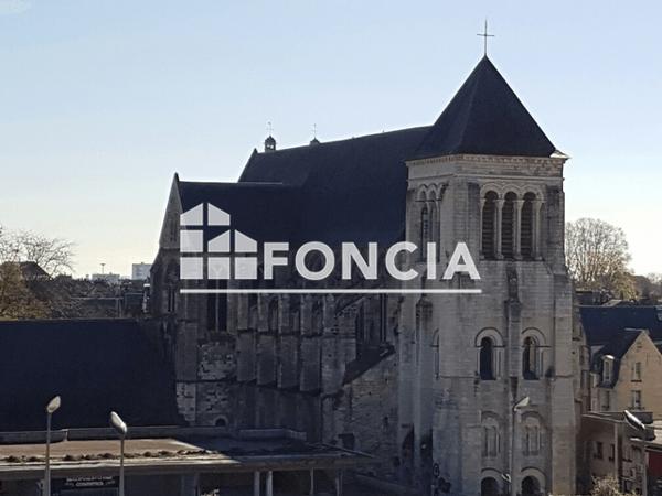 Location Studio meublé 12.09 m² - 9 PLACE ANATOLE FRANCE Tours 37000