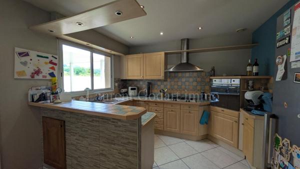 Maison  4 chambres de plain pied avec piscine et garage double