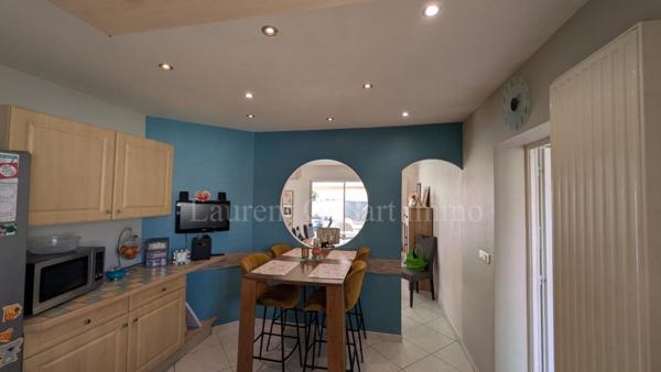 Maison  4 chambres de plain pied avec piscine et garage double