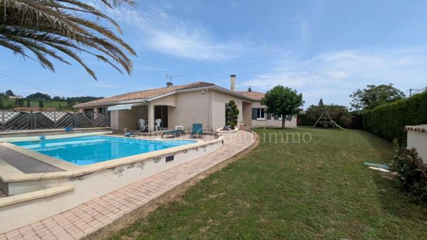 Maison  4 chambres de plain pied avec piscine et garage double