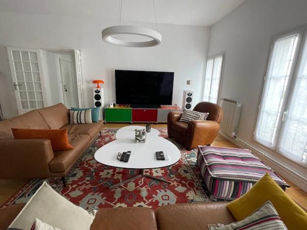 Appartement
                                                                                                                                                                                                                                                                                                                        4 pièce(s)                                                                                                                                                                                                          3 chambre(s)                                                                                                                                                                                                          161.79  m²