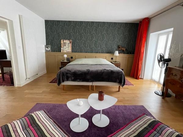 Appartement
                                                                                                                                                                                                                                                                                                                        4 pièce(s)                                                                                                                                                                                                          3 chambre(s)                                                                                                                                                                                                          161.79  m²