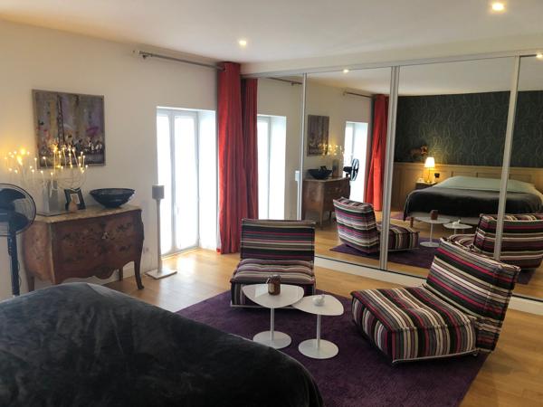 Appartement
                                                                                                                                                                                                                                                                                                                        4 pièce(s)                                                                                                                                                                                                          3 chambre(s)                                                                                                                                                                                                          161.79  m²