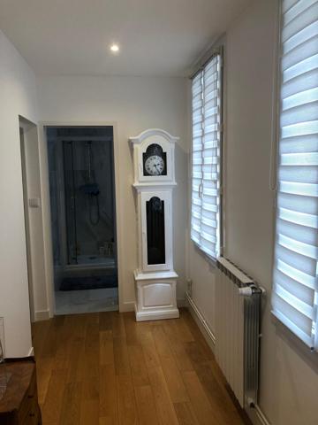 Appartement
                                                                                                                                                                                                                                                                                                                        4 pièce(s)                                                                                                                                                                                                          3 chambre(s)                                                                                                                                                                                                          161.79  m²