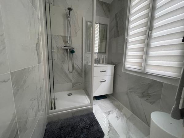 Appartement
                                                                                                                                                                                                                                                                                                                        4 pièce(s)                                                                                                                                                                                                          3 chambre(s)                                                                                                                                                                                                          161.79  m²