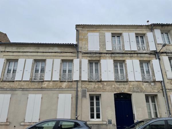 Appartement
                                                                                                                                                                                                                                                                                                                        4 pièce(s)                                                                                                                                                                                                          3 chambre(s)                                                                                                                                                                                                          161.79  m²
