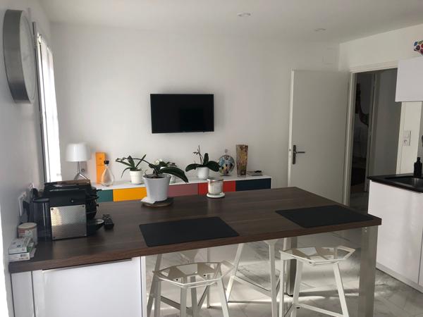 Appartement
                                                                                                                                                                                                                                                                                                                        4 pièce(s)                                                                                                                                                                                                          3 chambre(s)                                                                                                                                                                                                          161.79  m²