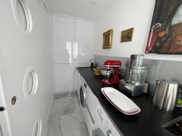 Appartement
                                                                                                                                                                                                                                                                                                                        4 pièce(s)                                                                                                                                                                                                          3 chambre(s)                                                                                                                                                                                                          161.79  m²