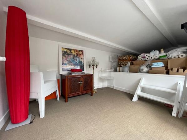 Appartement
                                                                                                                                                                                                                                                                                                                        4 pièce(s)                                                                                                                                                                                                          3 chambre(s)                                                                                                                                                                                                          161.79  m²