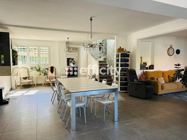 Maison
         7 pièces
        - 252 m² Bien prestige 890 000 € *