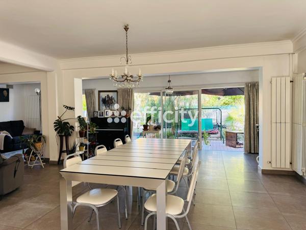 Maison
         7 pièces
        - 252 m² Bien prestige 890 000 € *
