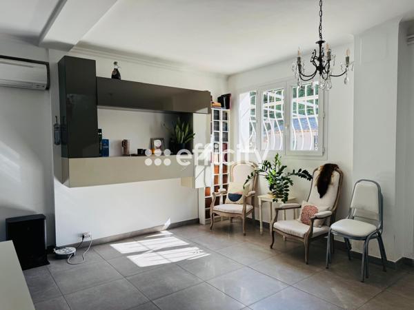 Maison
         7 pièces
        - 252 m² Bien prestige 890 000 € *