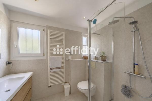 Maison
         7 pièces
        - 252 m² Bien prestige 890 000 € *