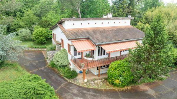 Grande Villa sur Terrain Boisé