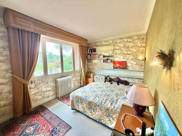 Grande Villa sur Terrain Boisé