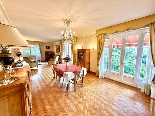 Grande Villa sur Terrain Boisé