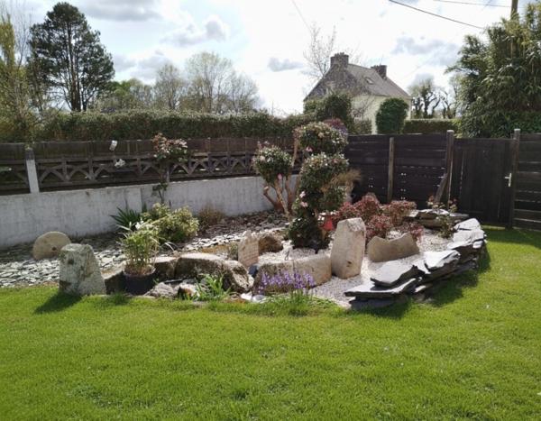 EXCLUSIVITE -PLEVIN- Charmante maison de 4 pièces sur sous-sol surélevé avec grand jardin arboré/paysager et plusieurs dépendances