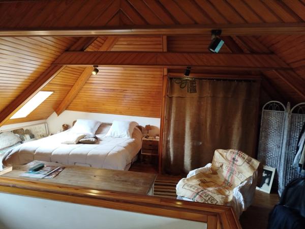 EXCLUSIVITE -PLEVIN- Charmante maison de 4 pièces sur sous-sol surélevé avec grand jardin arboré/paysager et plusieurs dépendances