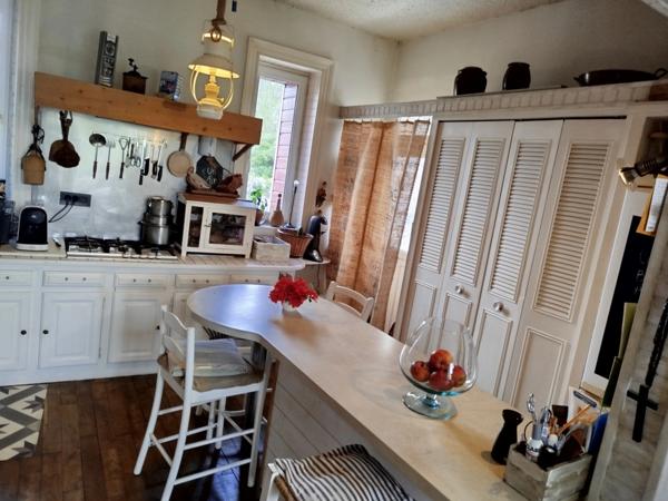 EXCLUSIVITE -PLEVIN- Charmante maison de 4 pièces sur sous-sol surélevé avec grand jardin arboré/paysager et plusieurs dépendances