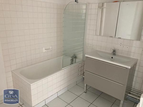 Appartement à louer 3 pièces 72.6m² Vichy (03200)