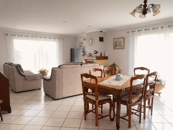 SOYAUX, secteur calme  Très jolie maison sur sous-sol total  Vue exceptionnelle