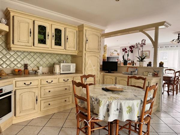 SOYAUX, secteur calme  Très jolie maison sur sous-sol total  Vue exceptionnelle