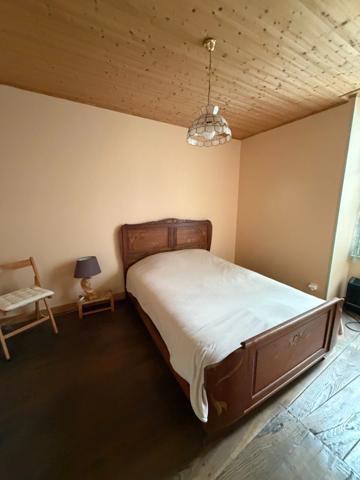 La Rochefoucauld. Immeuble avec magasin et appartement