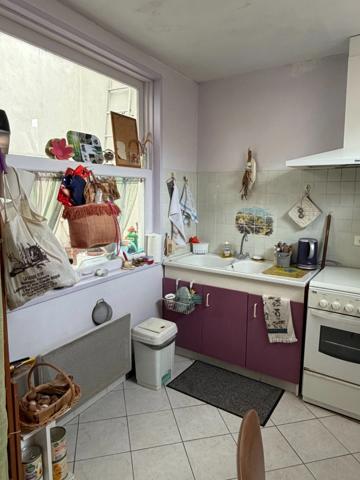 La Rochefoucauld. Immeuble avec magasin et appartement