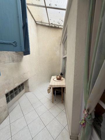 La Rochefoucauld. Immeuble avec magasin et appartement