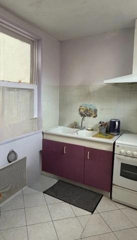 La Rochefoucauld. Immeuble avec magasin et appartement