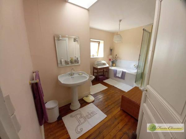 Vente immobilière : Propriété à Aigre  7 pièces 171 m² 283 500 €- FONCIERE CHARENTAISE AIGRE.