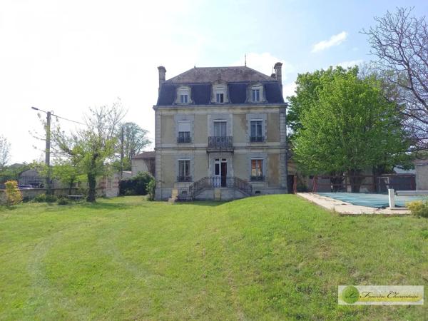 Vente immobilière : Propriété à Aigre  7 pièces 171 m² 283 500 €- FONCIERE CHARENTAISE AIGRE.
