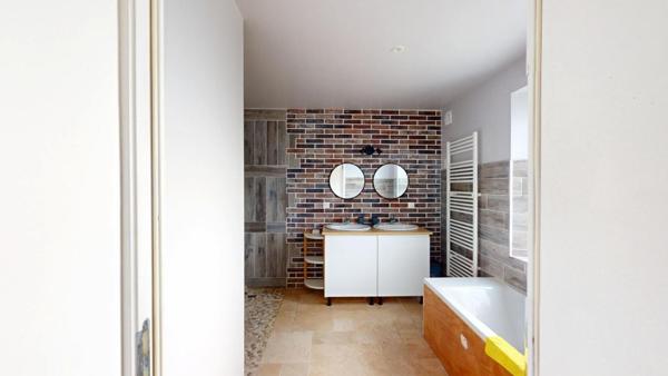 Maison 170 m2  4 chambres Prix : 230 000