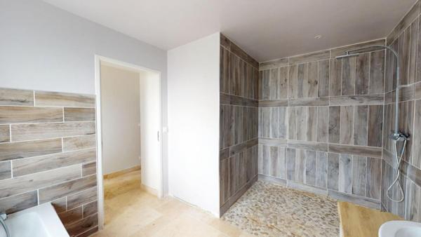 Maison 170 m2  4 chambres Prix : 230 000