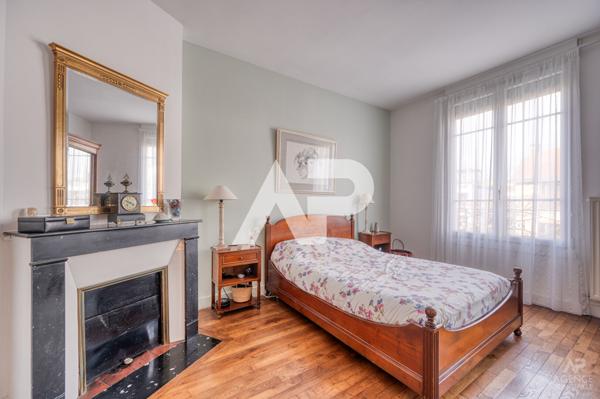 Maison Rueil Malmaison 7 pièce(s) 179m² 1 150 000 € **  - Référence  19932