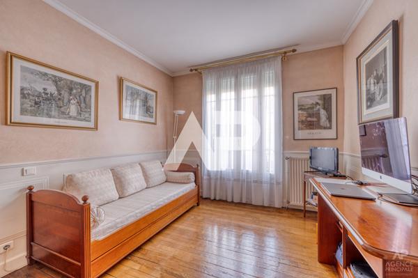 Maison Rueil Malmaison 7 pièce(s) 179m² 1 150 000 € **  - Référence  19932