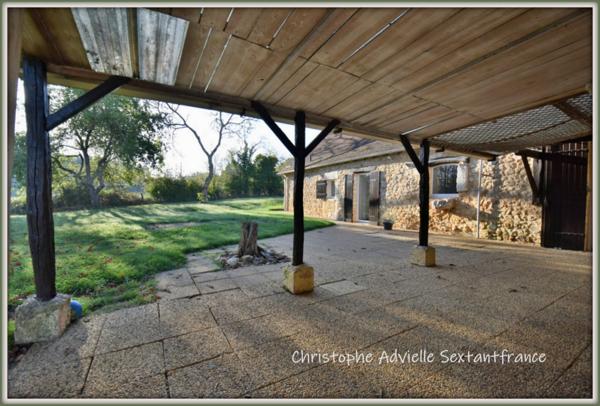 Périgourdine en pierres, rénovée, 3 chambres et un bureau sur terrain de 1820 M2 environ