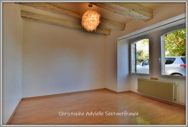 Périgourdine en pierres, rénovée, 3 chambres et un bureau sur terrain de 1820 M2 environ