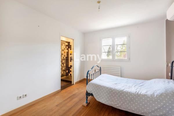 Propriété de 260 m² avec 2 habitations construite en 2000.