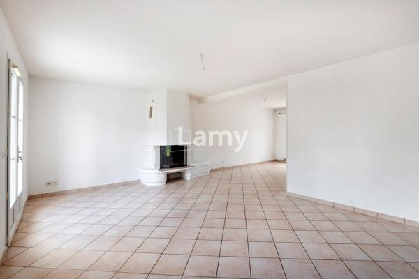 Propriété de 260 m² avec 2 habitations construite en 2000.