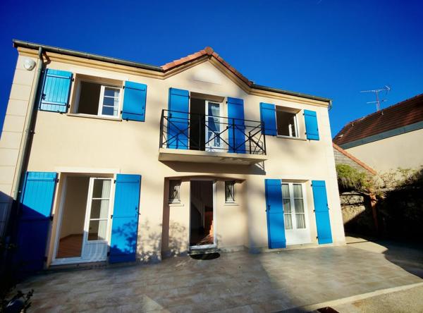 Propriété de 260 m² avec 2 habitations construite en 2000.