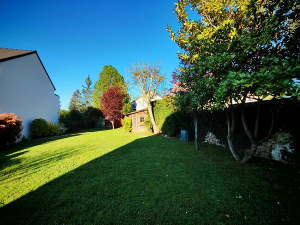 Propriété de 260 m² avec 2 habitations construite en 2000.