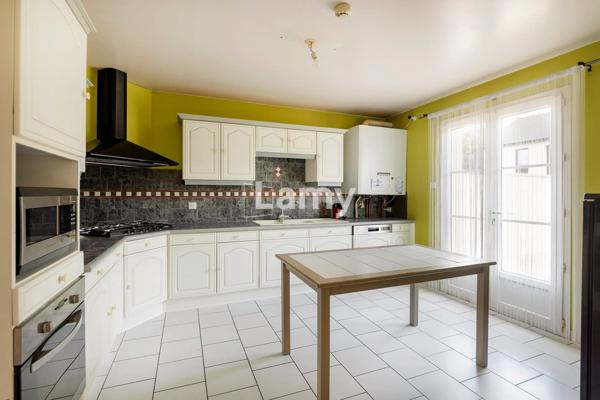 Propriété de 260 m² avec 2 habitations construite en 2000.