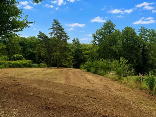 Beau terrain St Cyprien 7600 m²