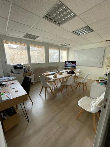 Bureau
         6 pièces
        - 157 m² Exclusivité