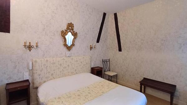 Propriété à vendre 21 pièces CARCASSONNE (11) 18 chambres, 1340 m², 2 hangars 668 m², parking, jardin 350 m²