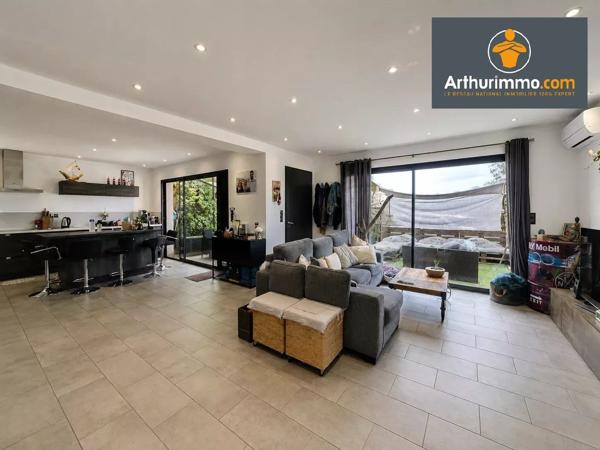 Vente                                                      Appartement
                        
                     3 pièces                      111 m2                     à Grosseto-Prugna
