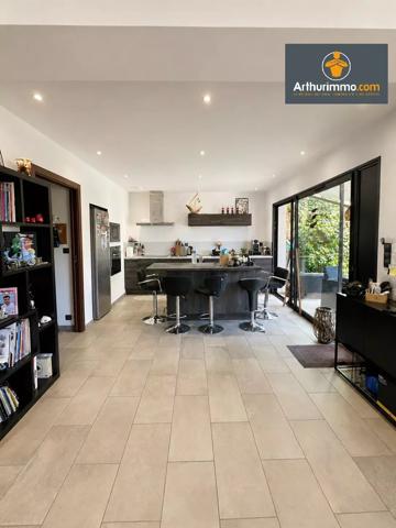 Vente                                                      Appartement
                        
                     3 pièces                      111 m2                     à Grosseto-Prugna